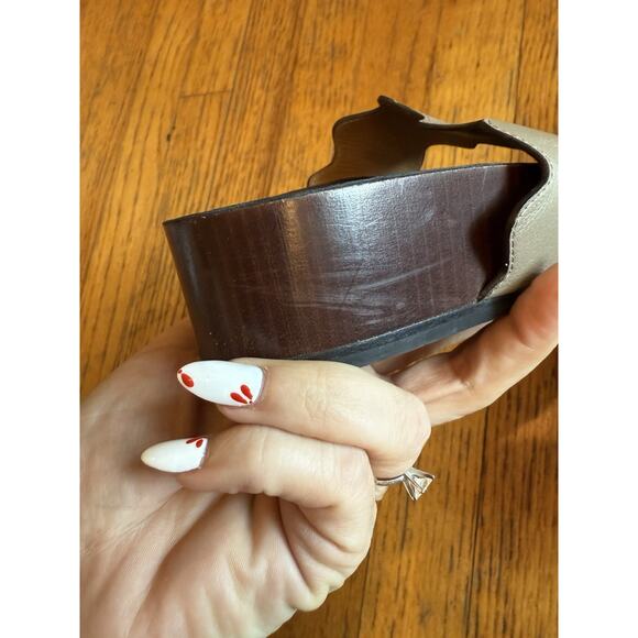 Authentic Chloe Carrara Scalloped slide sandal Tan/Gray Size 37 - Picture 4 of 10